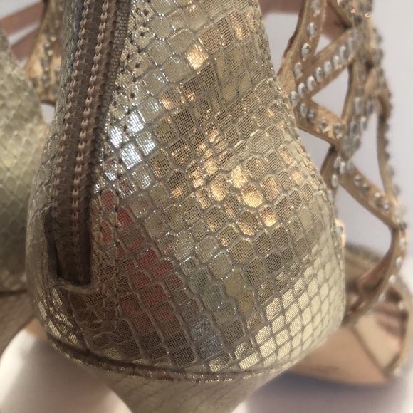 Vince Camuto Metallic Gold Open Toe Rhinestone Back Zip Heels size 8.5M - Picture 16 of 16